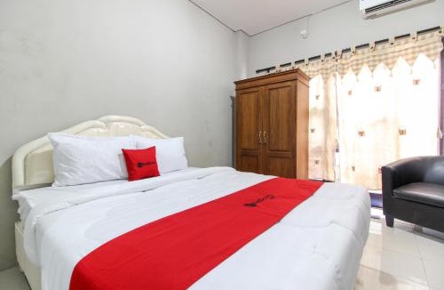 Solo City Centre House | RedDoorz near Solo Balapan Station 2