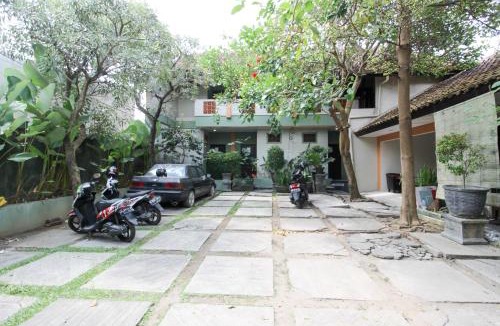 Solo City Centre House | RedDoorz near Solo Balapan Station 2