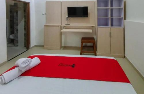 Laweyan Hotel | RedDoorz near Stasiun Purwosari