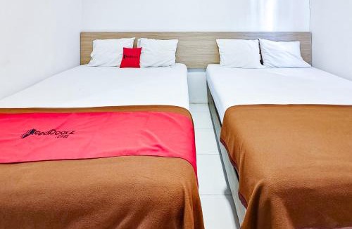 Ciloto Hotel | RedDoorz near Taman Safari 3