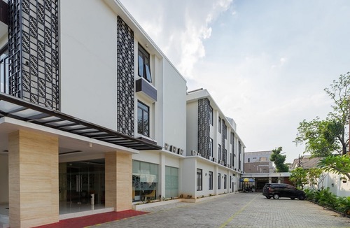 Bangka Hotel | RedDoorz Plus Near Lippo Mall Kemang 2