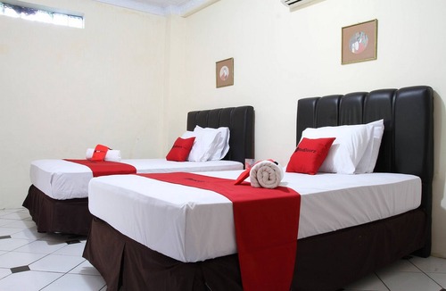 Garut Hotel | RedDoorz Plus @ Otista Garut