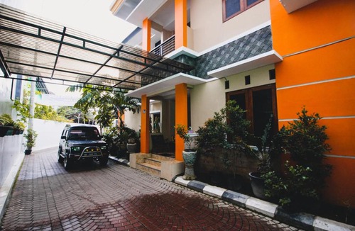 Sinduadi House | RedDoorz Plus @ Pogung Raya