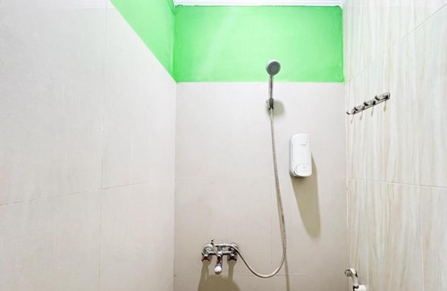 Blimbing House | RedDoorz Syariah at Emas 23 Blimbing Malang