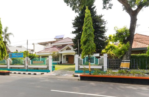 Magelang House | RedDoorz Syariah near Alun Alun Magelang Bayeman