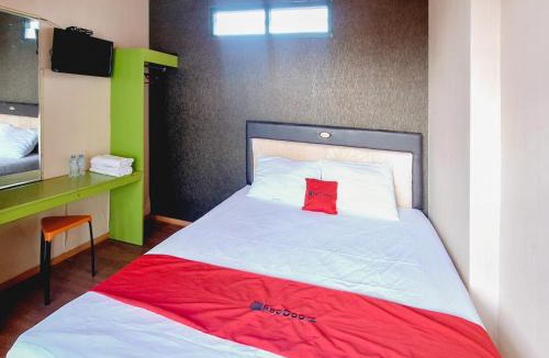 Sidomulyo Hotel | RedDoorz Syariah near Lippo Plaza Batu