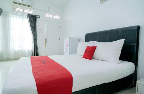 Lubuk Baja Hotel | RedDoorz Syariah near RS Awal Bros Batam