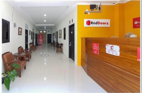 Laweyan Hotel | RedDoorz Syariah near Solo Square Mall