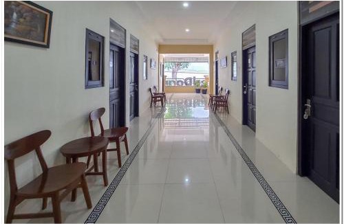 Laweyan Hotel | RedDoorz Syariah near Solo Square Mall