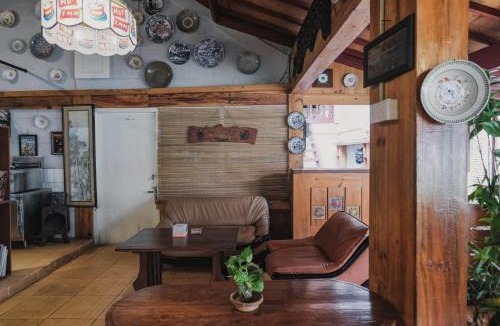 Depok House | RedDoorz Syariah Plus near Trans Studio Cibubur