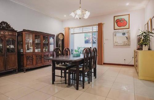 Depok House | RedDoorz Syariah Plus near Trans Studio Cibubur