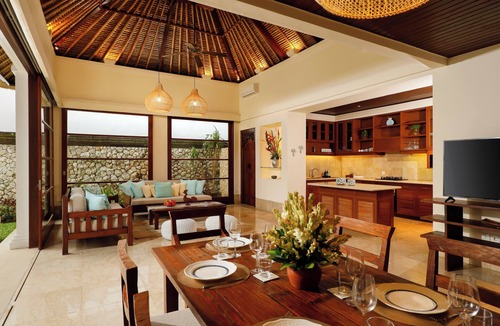 Jimbaran Bay Villa | Relaxing Retreat 3BR Pool Villa Steps to Beach