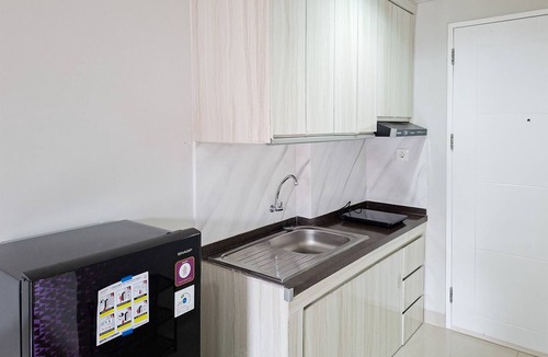 Tangerang Apartment | Restful And Serene Studio Room At Apartment Trimezia - Beverly 90210
