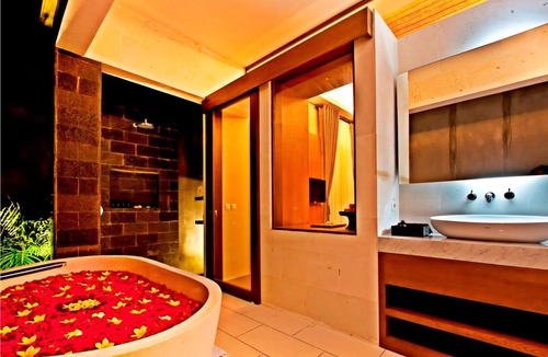 Tibubeneng Villa | Romantic Honeymoon Villa with Private Pool near Echo Beach, Canggu