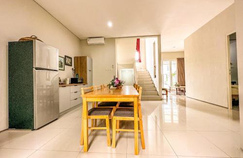 Surabaya House | Royal Residence 3BR Exclusive Town House in West Surabaya by Le Ciel Hospitality