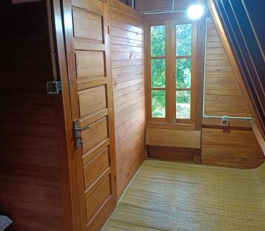 Tenjolaya Villa | Rumah kayu Cikareo Antonio Monroe