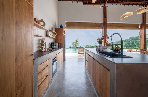 Banjartegehe Villa | Sea View Infinity Pool | Ocean Views | Near Lovina