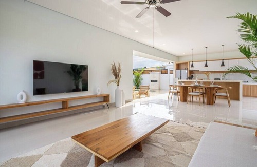 Umalas Villa | Serene 2BR Stay w Huge Pool, Beach Nearby & Garden