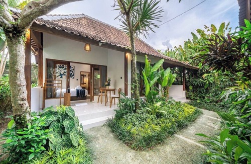Penestanan House | Serene Ubud 1BR w Pool & Lush Garden, Top Location