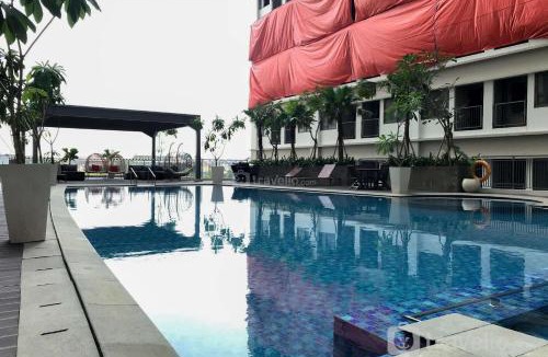 Duren Sawit Apartment | Simply Look Studio Room Gateway Park LRT City Jatibening Apartment By Travelio