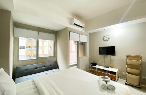 Duren Sawit Apartment | Simply Studio Room Gateway Park LRT City Jatibening Apartment By Travelio