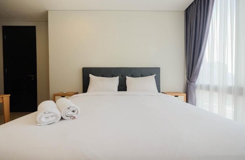 Karet Apartment | Spacious 2BR Apartment @ The Grove Suites By Travelio