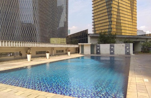 Karet Apartment | Spacious 2BR Apartment @ The Grove Suites By Travelio
