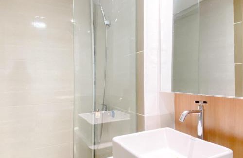 Cikarang Apartment | Spacious and Homey 2BR with Work Space at Meikarta Apartment By Travelio