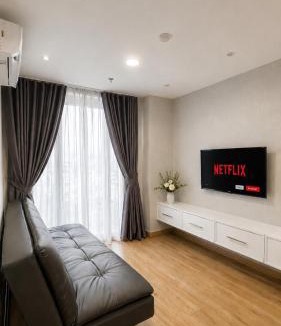 Kesawan Apartment | Spacious Modern 2BR at The Reiz Suites City Center