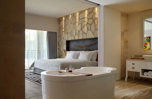 North Legian Hotel | Spacious Modern Suite with Free Minibar Items (T Sand Suite36)