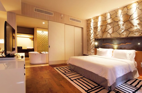 North Legian Hotel | Spacious Modern Suite with Free Minibar Items (T Sand Suite36)