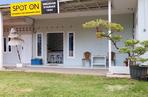 Padang Hotel | SPOT ON 1944 Inezdior