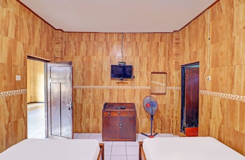 Gilimanuk Hotel | SPOT ON 92028 Hotel Surya Near Pelabuhan Gilimanuk