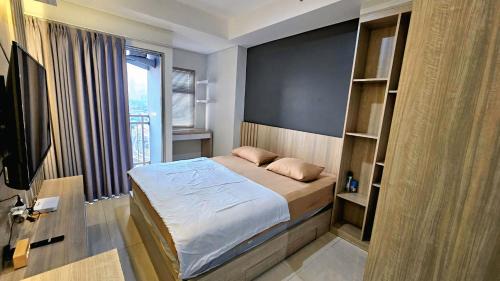 Pinang Apartment | Springwood At By LiviRooms Tangerang