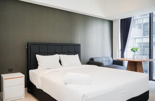 Pagedangan Apartment | Studio Apartment with Sofa at Carstensz Residence By Travelio