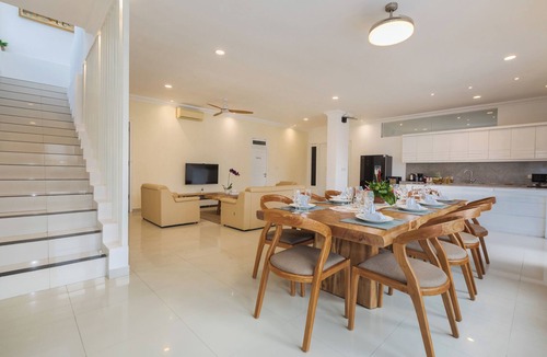 Bukit Villa | Stunning, 5-Bedroom Villa with GWK View in Ungasan