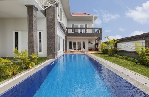 Bukit Villa | Stunning, 5-Bedroom Villa with GWK View in Ungasan