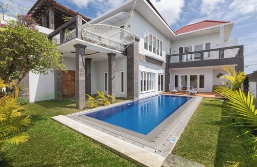 Bukit Villa | Stunning, 5-Bedroom Villa with GWK View in Ungasan