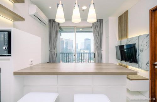 Semanggi Apartment | Stunning and Cozy 1BR Apartment at Ciputra World 2 By Travelio
