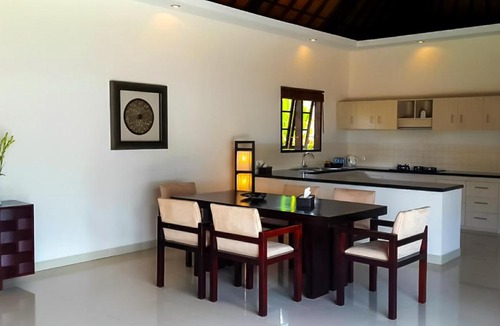 Kubu Villa | Stunning Beachfront 3BR Villa with Infinity Pool