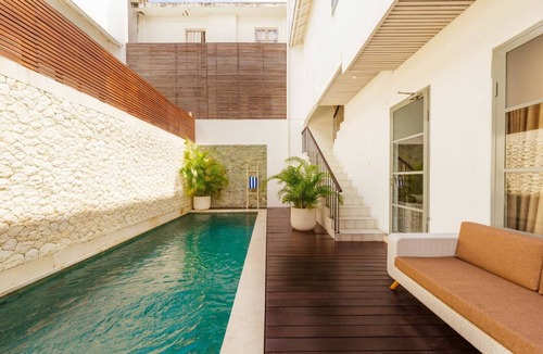Dyanapura House | Stylish 3BR Escape, 5 Mins to Seminyak Beach