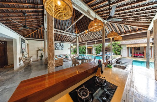 Padonan Villa | Stylish 4BR Canggu Villa Private Pool & Sundeck 8 Min to Beach