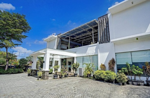 Padang House | Stylish DBL Suite Escape W/Free WiFi and Parking