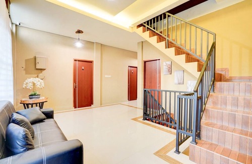 Padang House | Stylish DBL Suite Escape W/Free WiFi and Parking