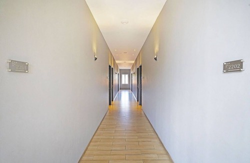 Dago House | Stylish Delux Twin Stay with Free WiFi and Parking