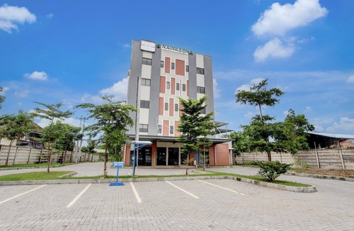 Grogol House | Stylish Deluxe Stay With Free Wifi and Parking
