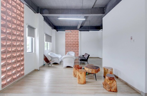 Grogol House | Stylish Deluxe Stay with Free WiFi and Parking