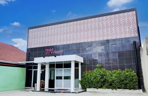 Padang House | Stylish Double Suite Escape with Parking Access