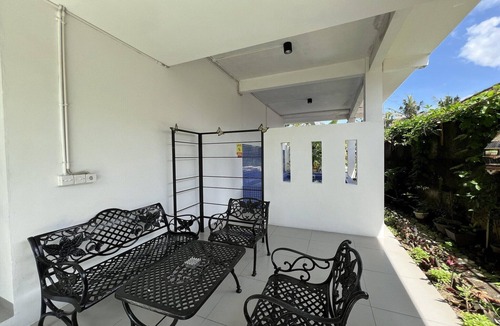 Singakerta House | Stylish Double Suite with Balcony & Open Views