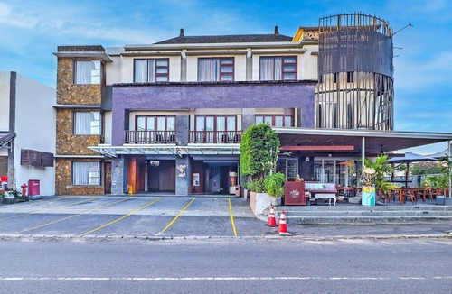 Sanur Kauh House | Stylish Twin Stay with Free WiFi Parking and Pool